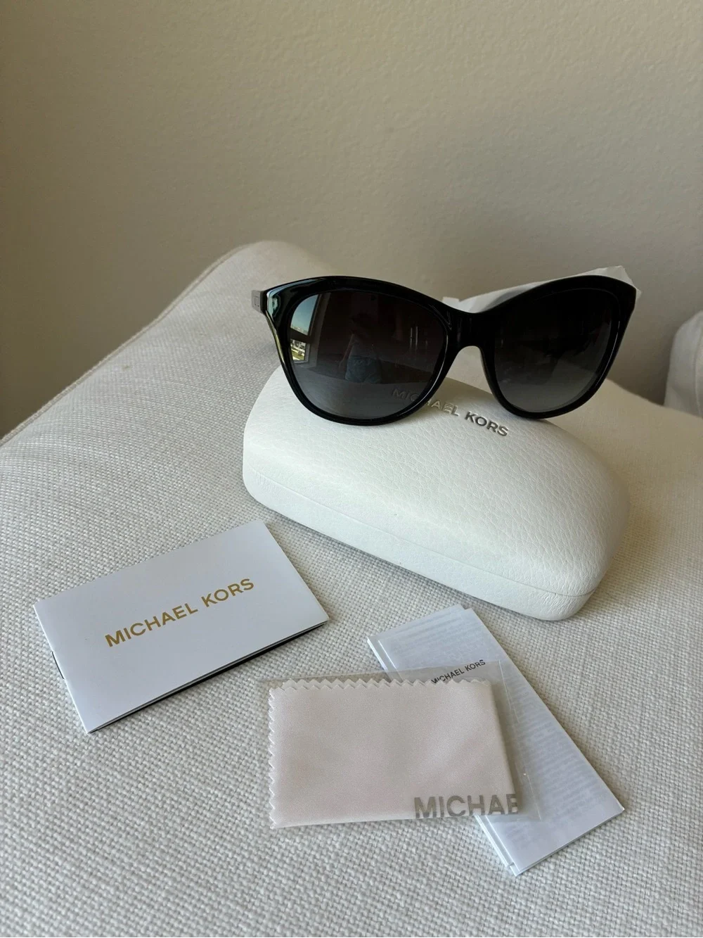 *NWT* Michael Kors MK6032 Astrid I Cat Eye Sunglasses - Black